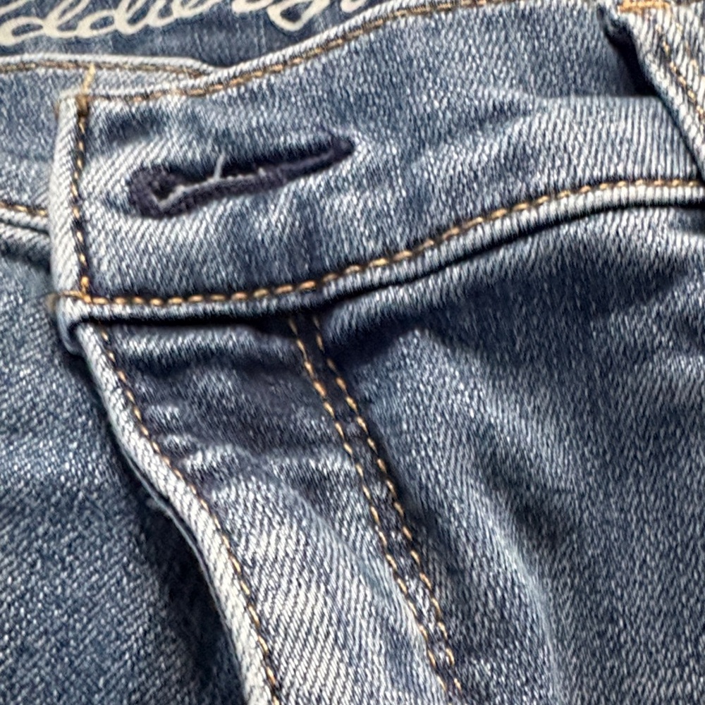 Eddie Bauer, women’s slight curvy-high rise, Straight Crop, Blue Denim Jeans